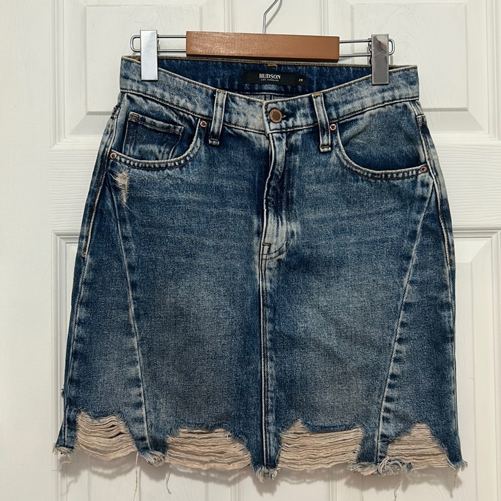 HUDSON JEANS Lulu denim skirt. Size 25